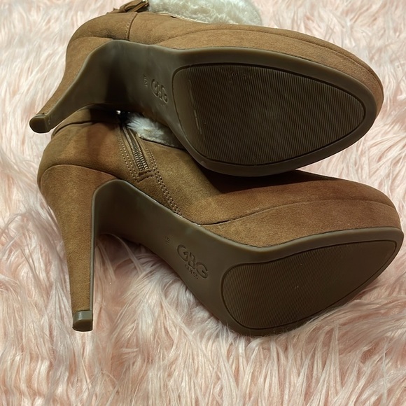 GBG Guess Tan High Heel Ankle Booties White Fur & Buckle Accent Heeled‎ Boots - Picture 6 of 9